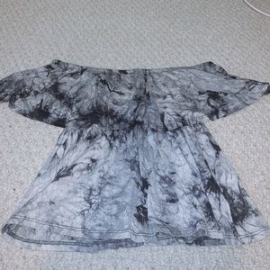 ⭐️Tillys off the shoulder top